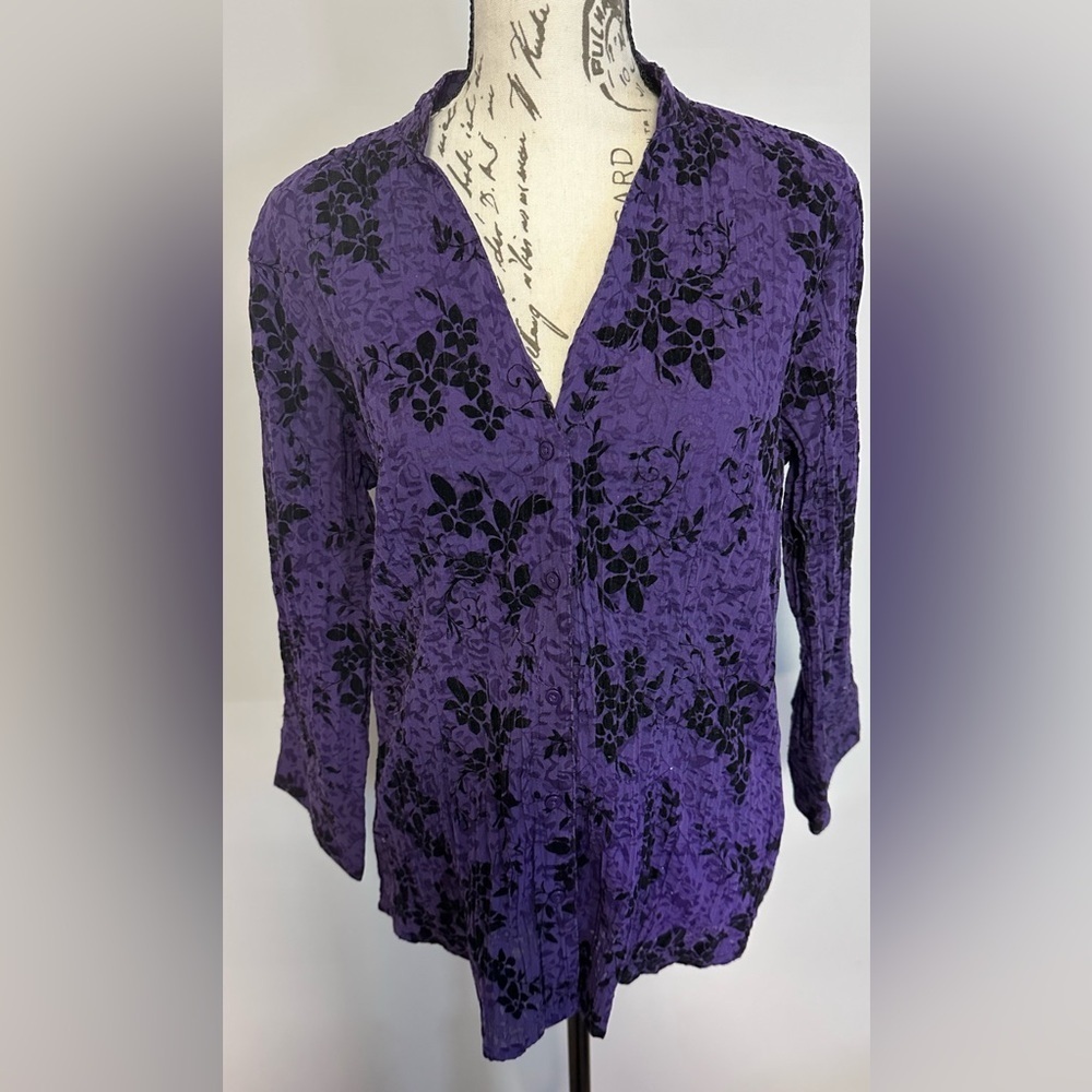 💜 CATO Blouse - Purple with Black Floral Accent  💜 - Picture 3 of 14